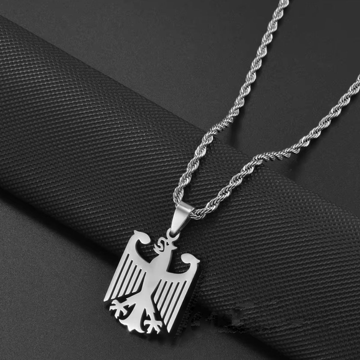 Adler-Anhänger, mit Kette