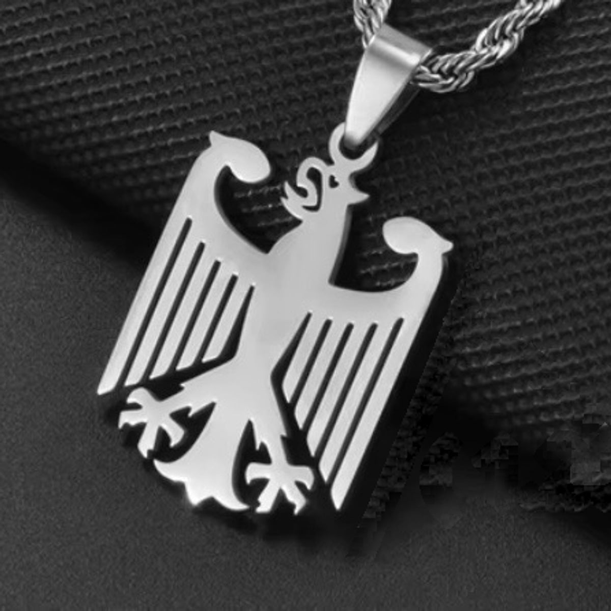 Adler-Anhänger, mit Kette