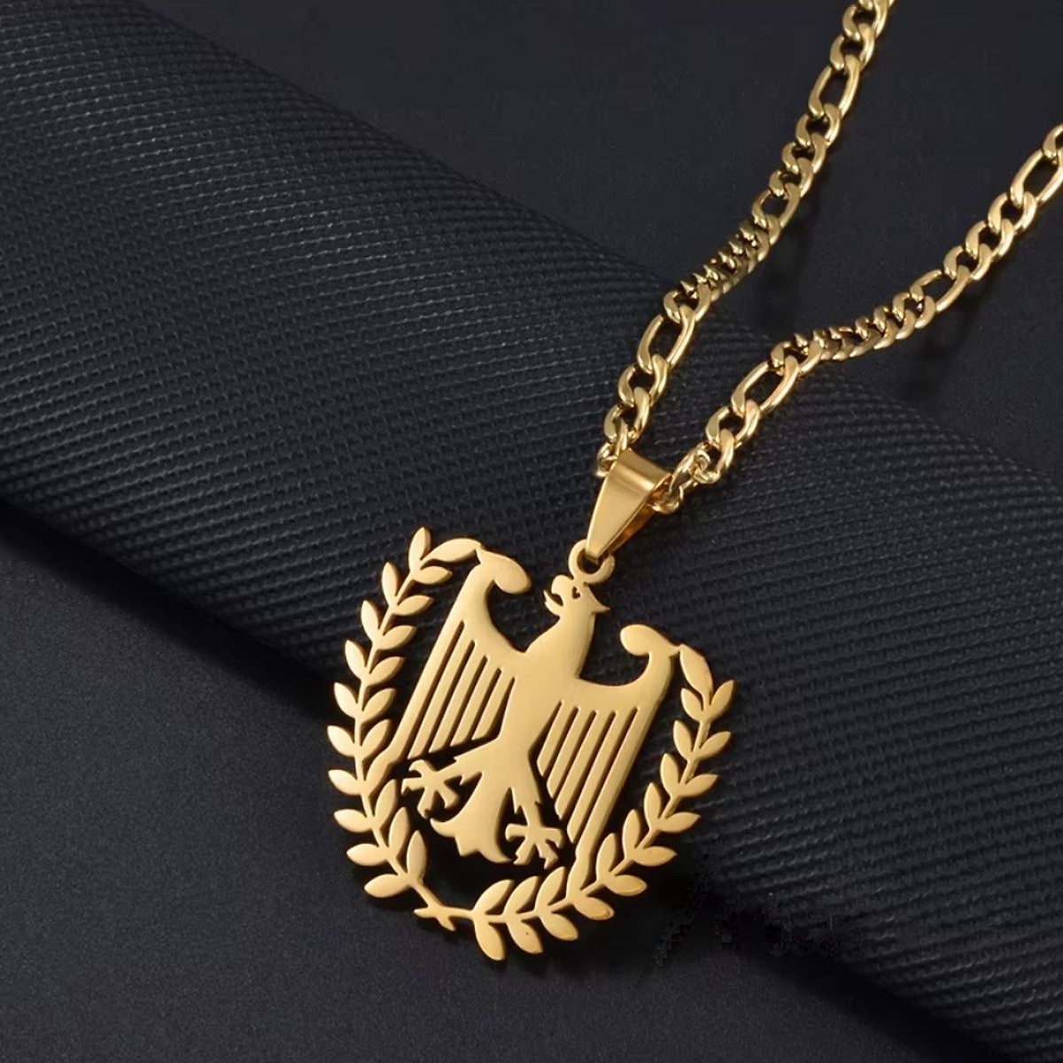 Adler-Anhänger mit Eichenlaub, mit Kette